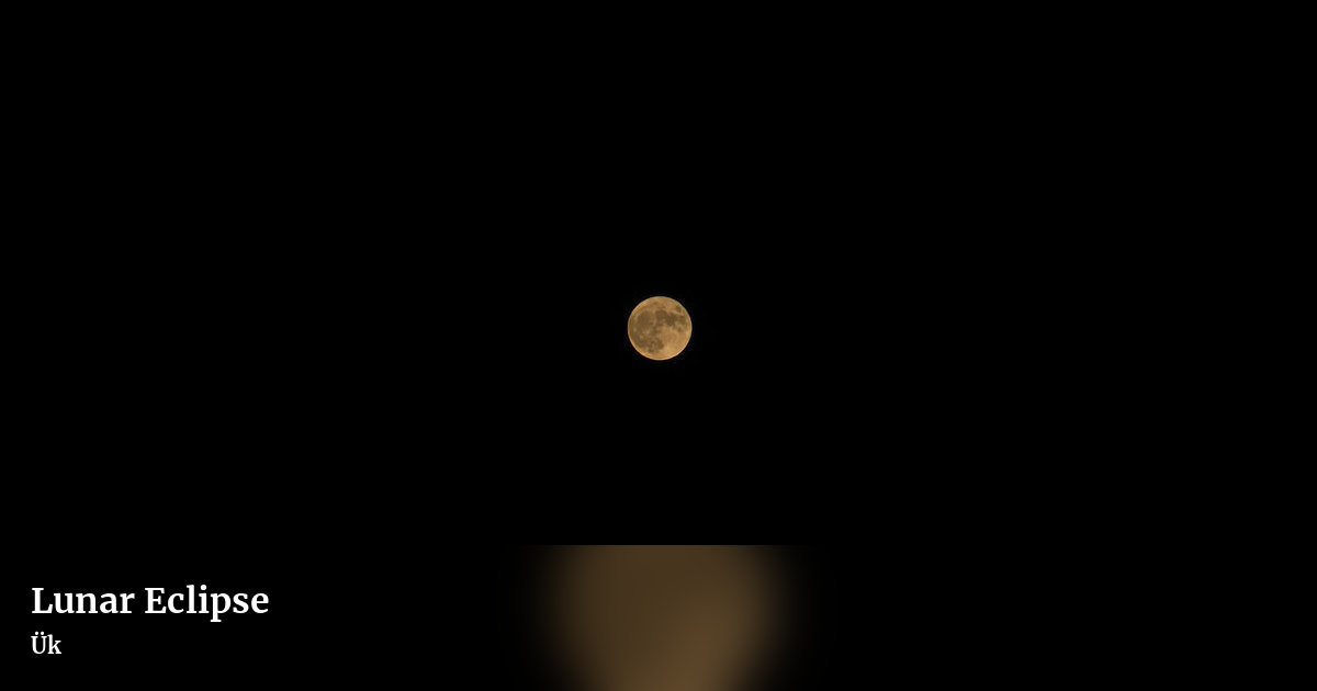 Lunar Eclipse by Ük, landscape clean share image