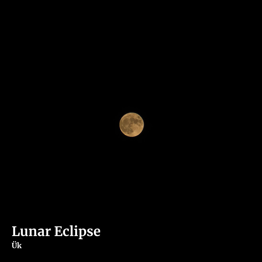 Lunar Eclipse by Ük, square clean share image